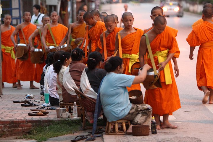 Small Group Half Day Luang Prabang city tour