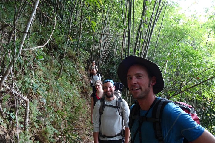 Nalan Trail Kmu Etnische ervaring - 2-daagse bostrek met gastgezin.