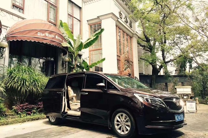 Private transfer from Fenghuang to Guilin and stops at Hongjiang & Longsheng
