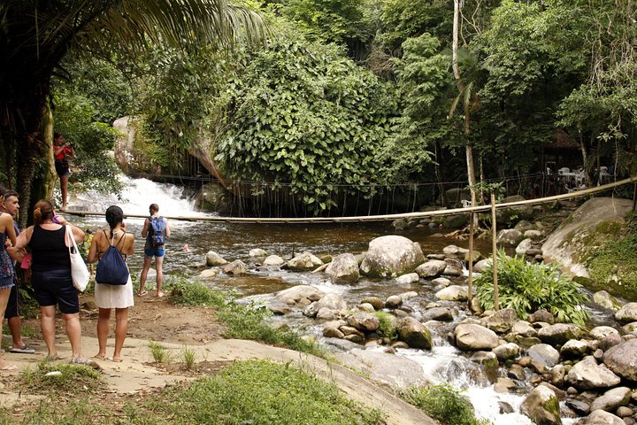 Vattenfall Jungle Jeep Adventure och Cachaca Tour från Paraty