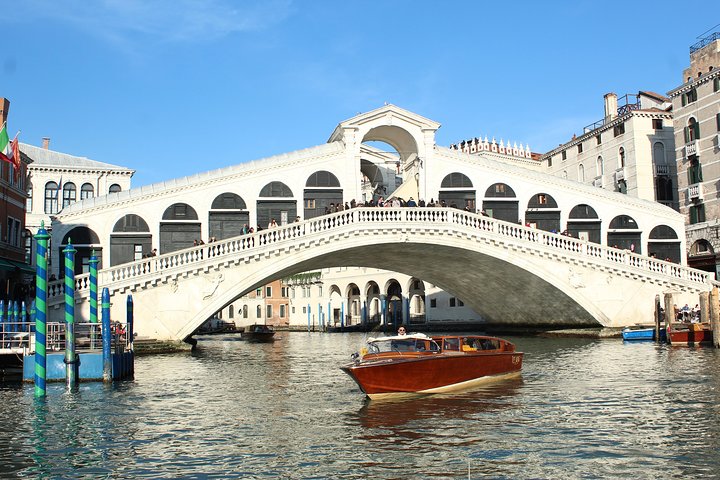 Traslado privado de llegada al aeropuerto Marco Polo de Venecia en lancha