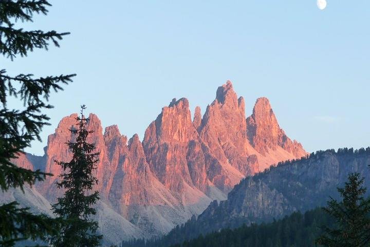 Tägliche Touren in den Dolomiten mit Abfahrt und Ankunft in Cortina d'Ampezzo
