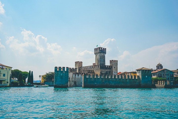 Da Verona: tour di un giorno del Lago di Garda e Sirmione con crociera