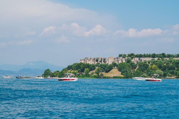 Da Verona: tour di un giorno del Lago di Garda e Sirmione con crociera