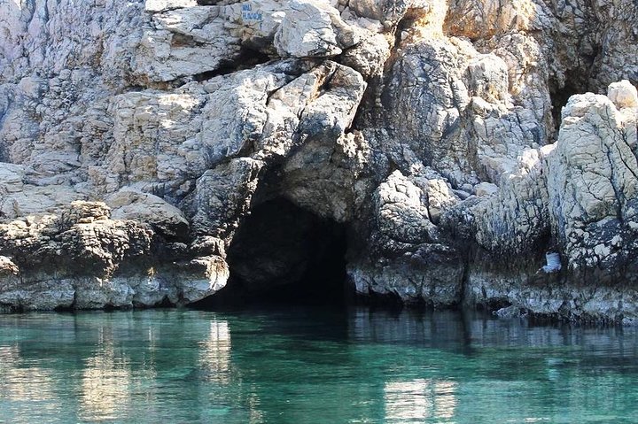 Excursion privée d'une demi-journée en bateau sur l'île Plavnik avec le capitaine. Bobo