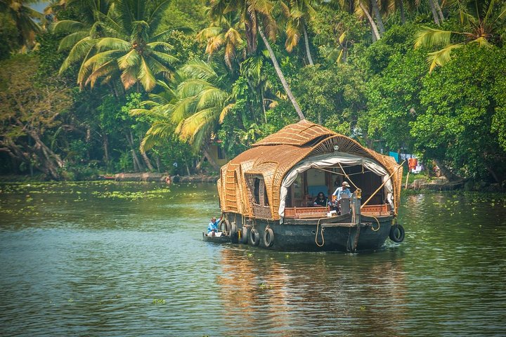 Excursion privée de 8 jours au Kerala (3 étoiles) avec Munnar, péniche et taxi - Iris Holidays