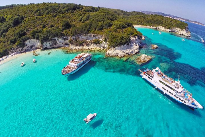 Ganztägige Bootstour zu den blauen Höhlen von Paxos Antipaxos ab Korfu