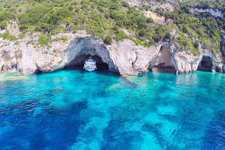 Ganztägige Bootstour zu den blauen Höhlen von Paxos Antipaxos ab Korfu