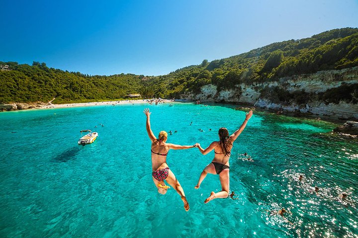 Ganztägige Bootstour zu den blauen Höhlen von Paxos Antipaxos ab Korfu