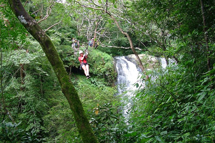 18 - Avventura con la zipline Oltre 11 cascate in Costa Rica