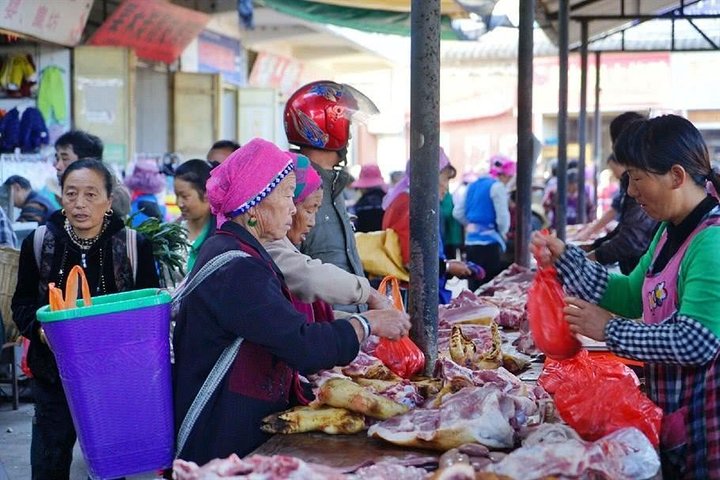 Visite privée du marché local de la vieille ville de Xizhou au lac Erhai, trois pagodes de Dali