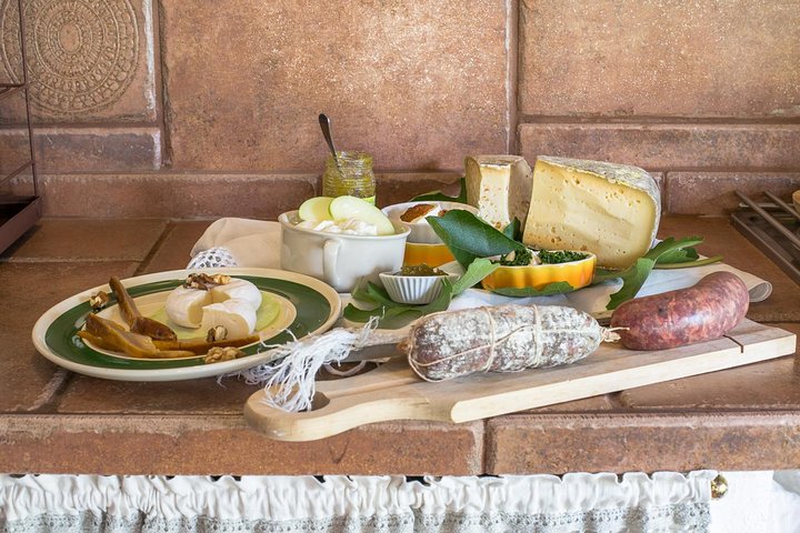 Tour enogastronomico in piccoli gruppi ad Aosta