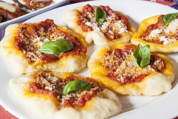 Pizza & Tiramisu Class bij een Cesarina thuis met proeverij in Aosta
