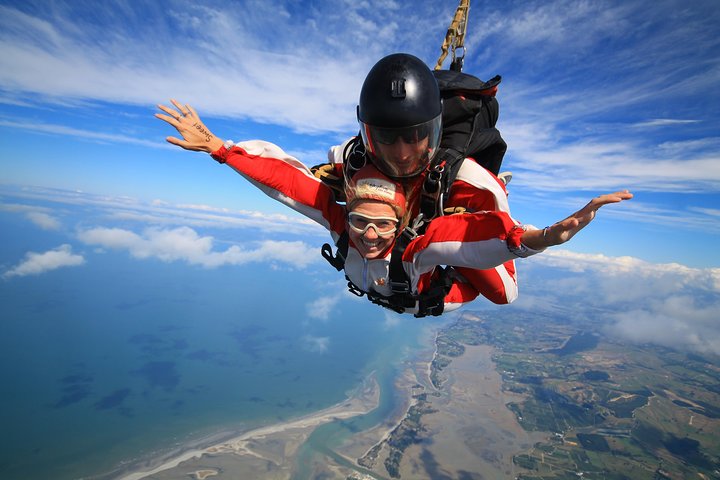 16.500ft parachute over Abel Tasman met NZ's meest epische landschap