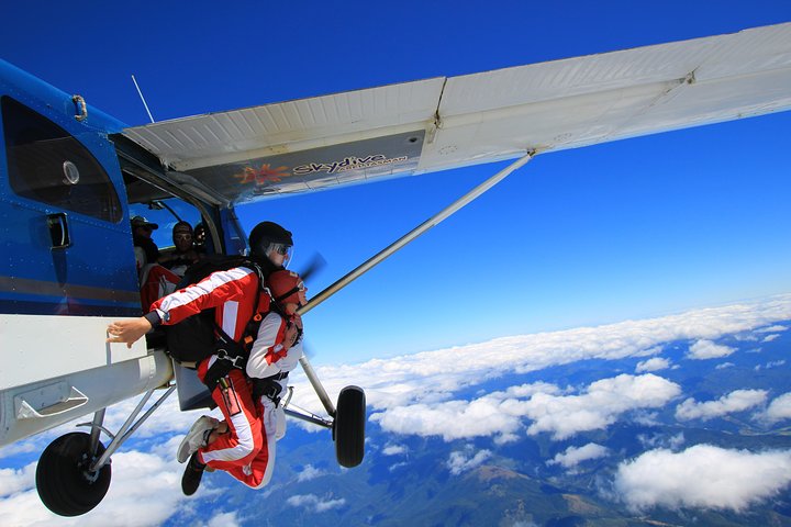 16.500ft parachute over Abel Tasman met NZ's meest epische landschap