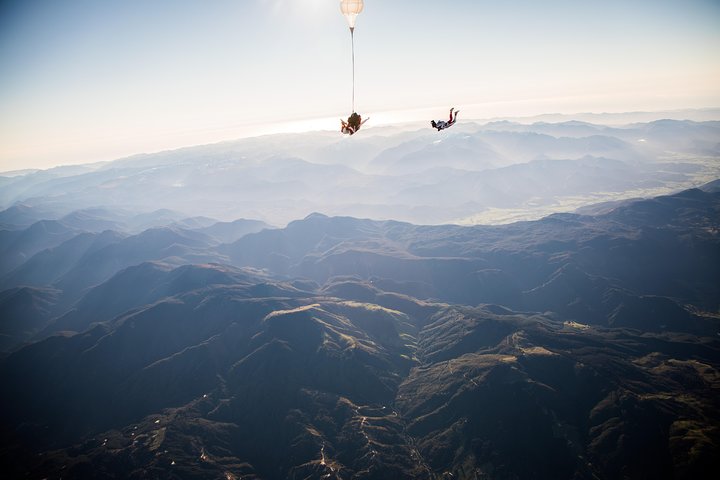 16.500ft parachute over Abel Tasman met NZ's meest epische landschap