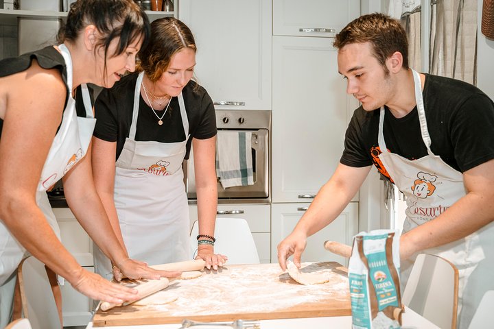 Clases privadas de pasta y tiramisú en la casa de una Cesarina con degustación en Ragusa