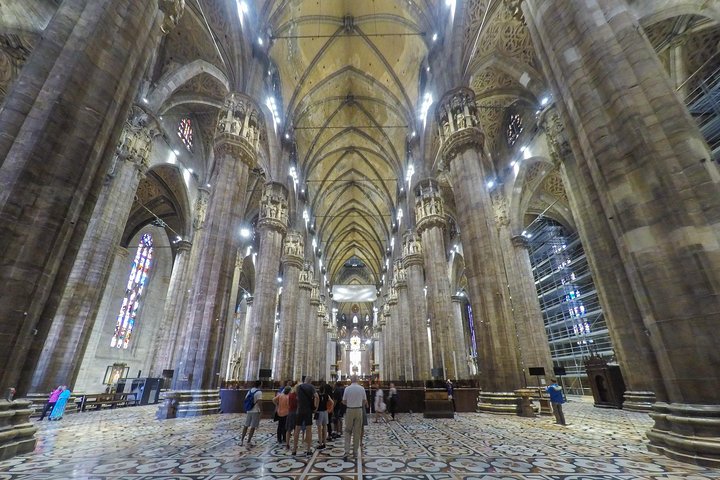 Milán superahorro: Entrada Evite las colas al Duomo y visita guiada a la terraza