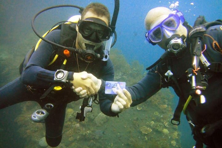 Curso de aguas abiertas en Tulamben - Obtener la certificación en Bali