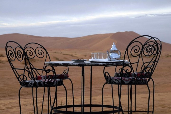 1 noche todo incluido paseo en camello y campamento en el desierto
