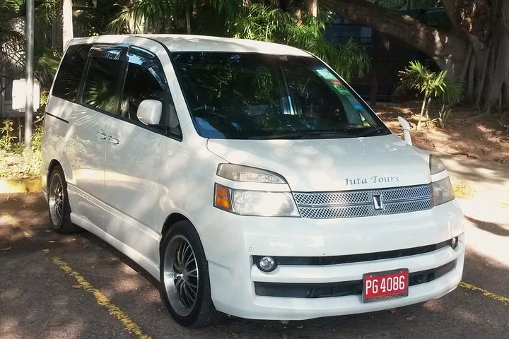 Kingston Private Airport Transfer - Norman Manley Airport til Negril eller Montego
