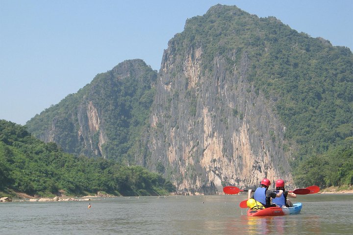 VOLLE DAG - Kuang Si-waterval, kajak op de Nam Ou / Mekong-rivier, Pak Ou-grotten