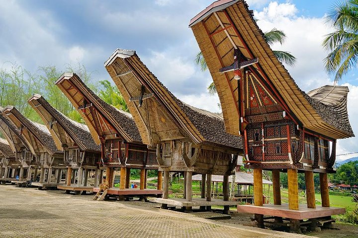 3 dias Tana Toraja de Makassar: Aldeia de Kete Kesu, Menir ao enterro fúnebre