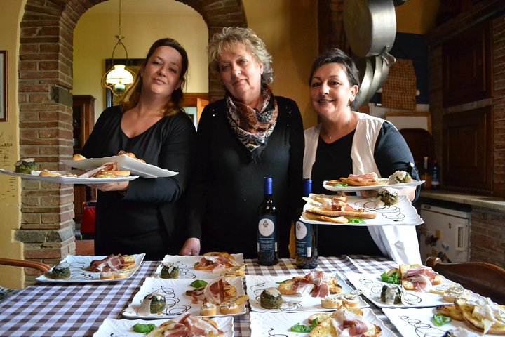 Experiencia de caza de trufas con almuerzo en San Miniato