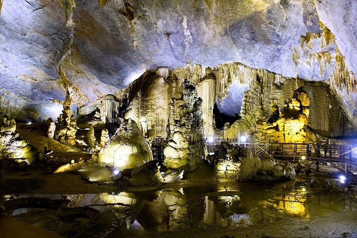 Paradise Cave & Dark Cave Hel dagstur