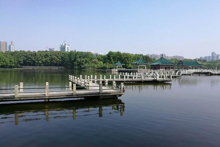 Private tour to Wuhan Yellow Crane Tower Donghu lake Mo Mountain
