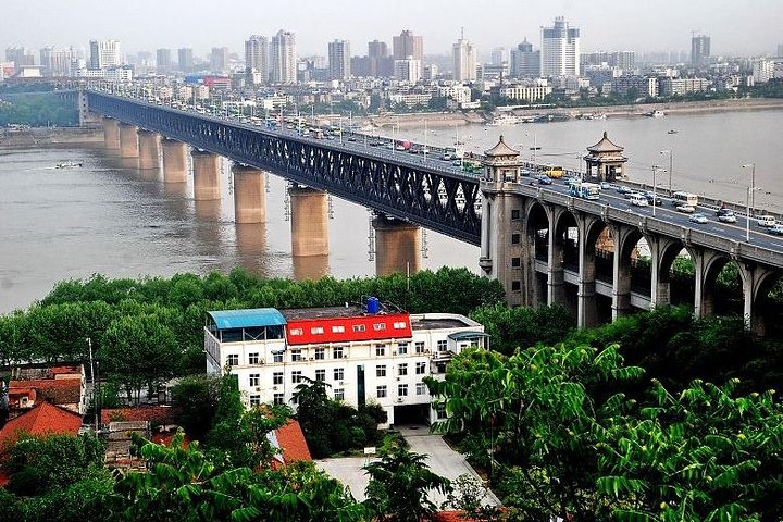 Private tour to Wuhan Yellow Crane Tower Donghu lake Mo Mountain
