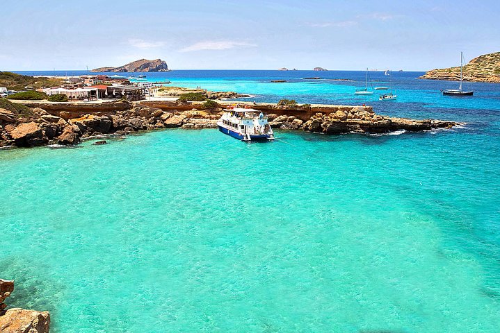 Ibiza strandhopcruise met paddleboards, drankjes en eten 6 uur