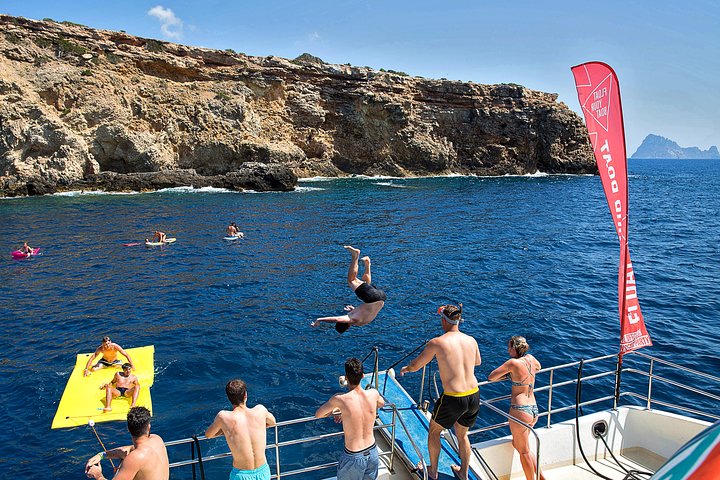 Ibiza strandhopcruise met paddleboards, drankjes en eten 6 uur