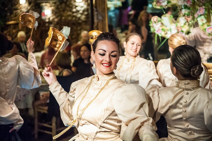 Tour nocturno de folclore maltés incl. alimentos y bebidas
