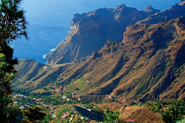 テネリフェ島発ラ・ゴメラ島日帰りツアー:ランチとワイン付き