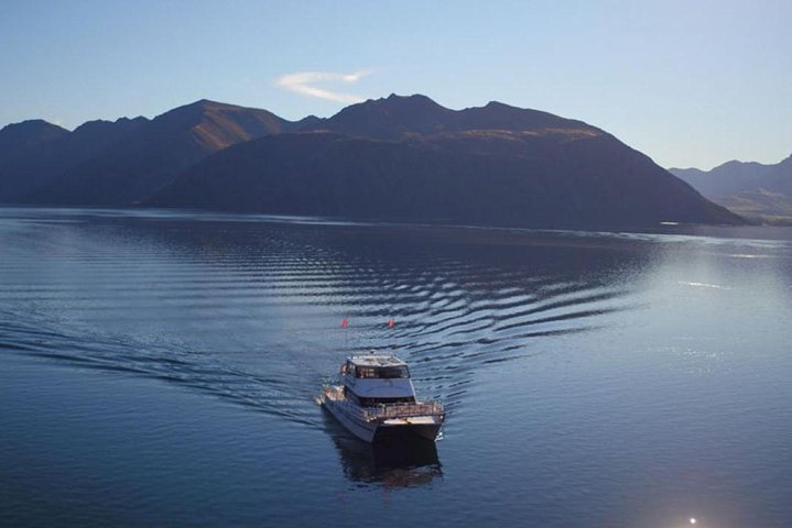 Lake Wanaka 1 - Rondvaart van 1 uur inclusief wijn en kaas