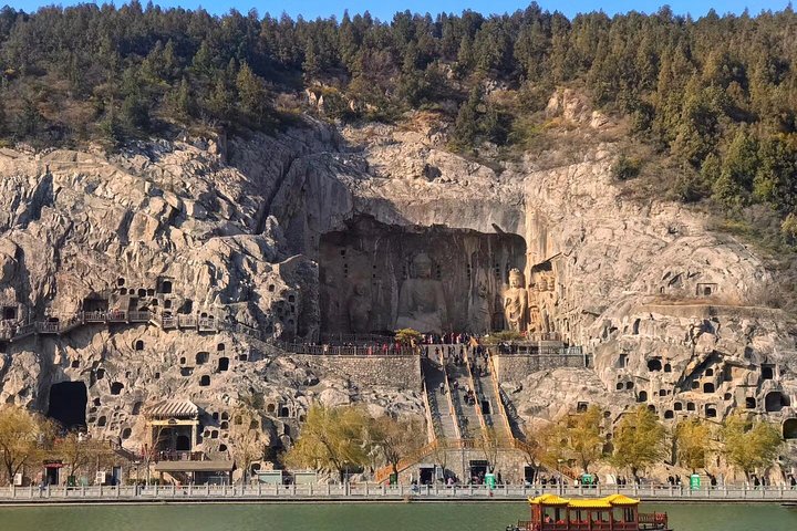 Private Luoyang Day Tour: Longmen Grottoes and White Horse Temple