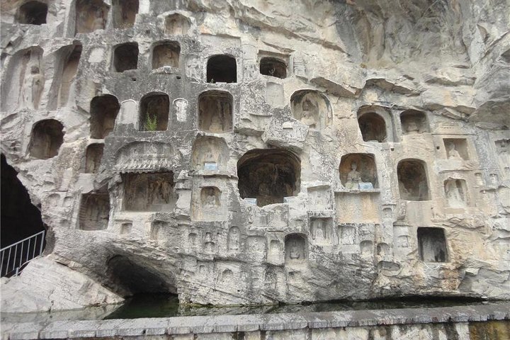 Private Luoyang Day Tour: Longmen Grottoes and White Horse Temple
