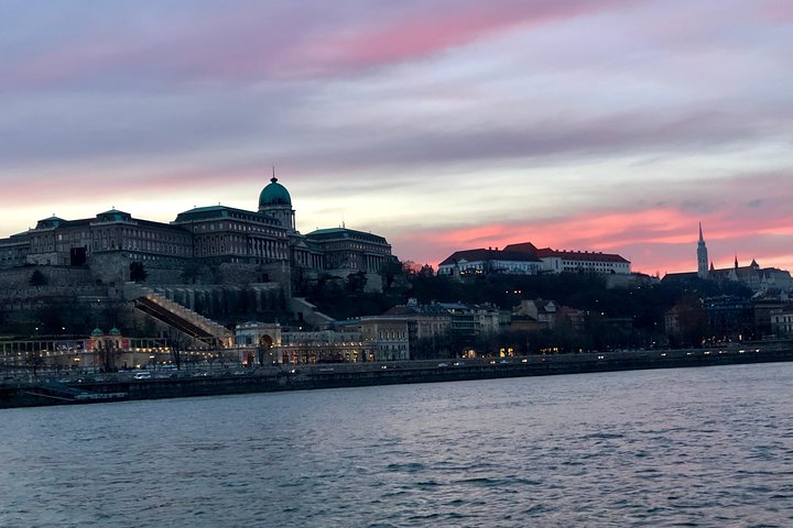 Crociera con cena a lume di candela sul Danubio di Budapest con musica dal vivo