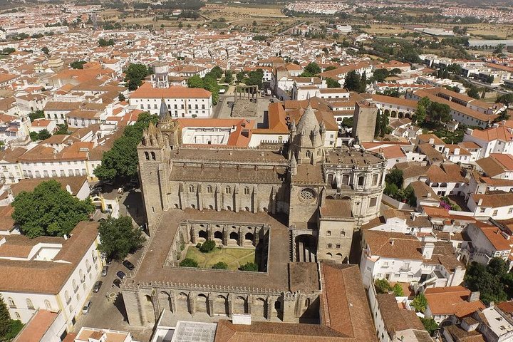 Privat tur: Evora, Elvas och Badajoz (Spanien) dagstur från Lissabon