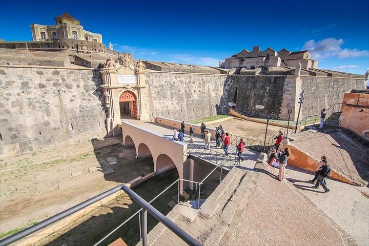 Privat tur: Evora, Elvas och Badajoz (Spanien) dagstur från Lissabon