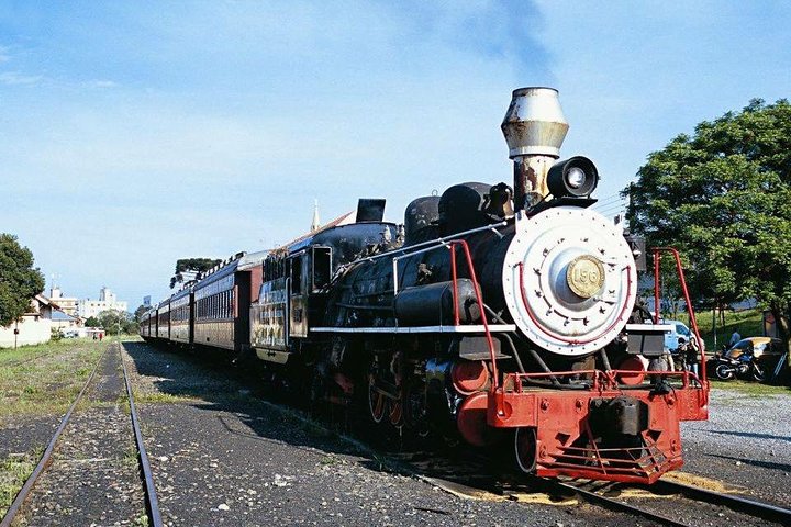 Trasferimento privato alla stazione ferroviaria Maria Fumaça e Italian Epic