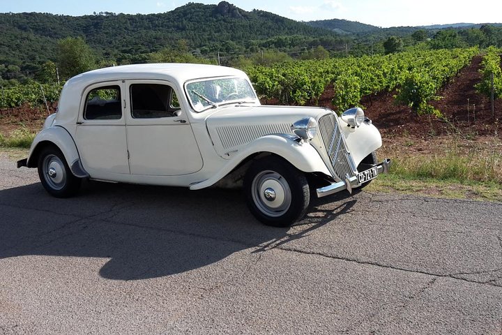 Balade touristique privée en voiture de collection: Grasse, Cannes, Antibes