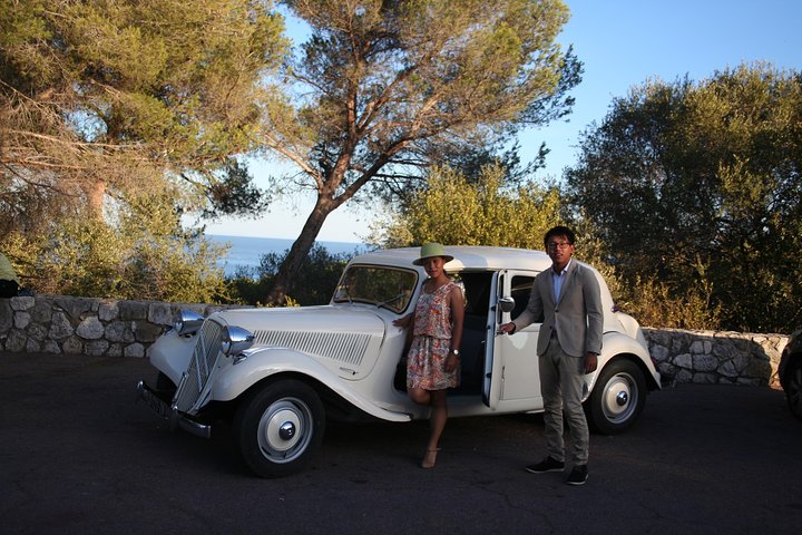 Balade touristique privée en voiture de collection: Grasse, Cannes, Antibes