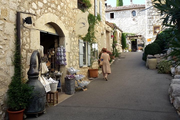 Balade touristique privée en voiture de collection: Grasse, Cannes, Antibes