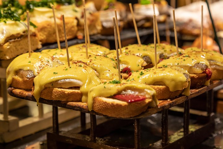 L'authentique Bilbao Pintxos, visite gastronomique et viticole avec un local