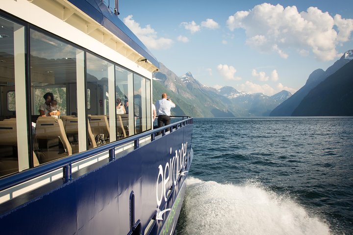 Crucero por el fiordo Ålesund Geirangerfjord T/R