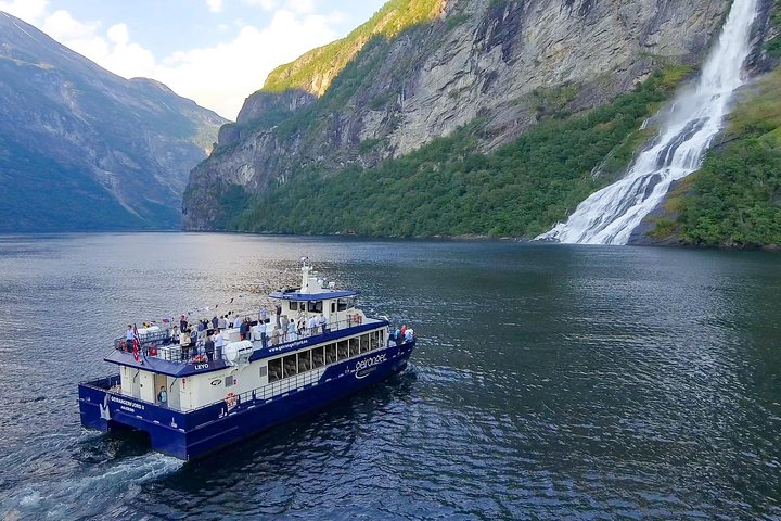 Crucero por el fiordo Ålesund Geirangerfjord T/R