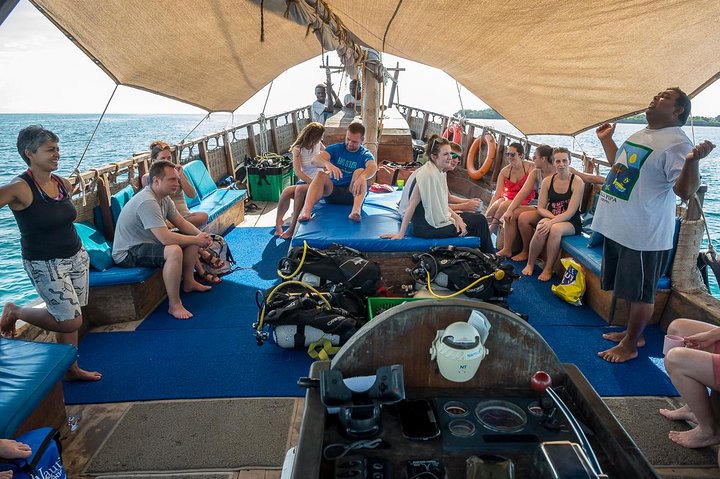 PILLI PIPA DHOW, el producto genuino, tour de snorkel al Parque Marino Kisite
