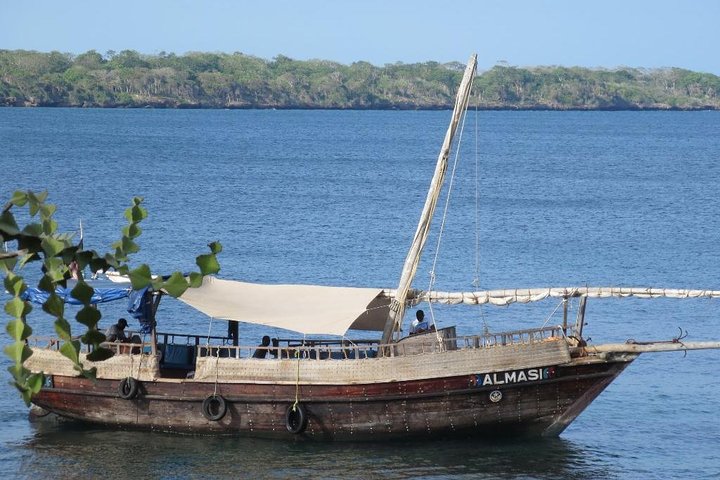 PILLI PIPA DHOW, el producto genuino, tour de snorkel al Parque Marino Kisite